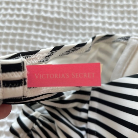 Victoria’s Secret bikini. Black and White. Bottom size XS. Top is 32C. - Picture 4 of 5
